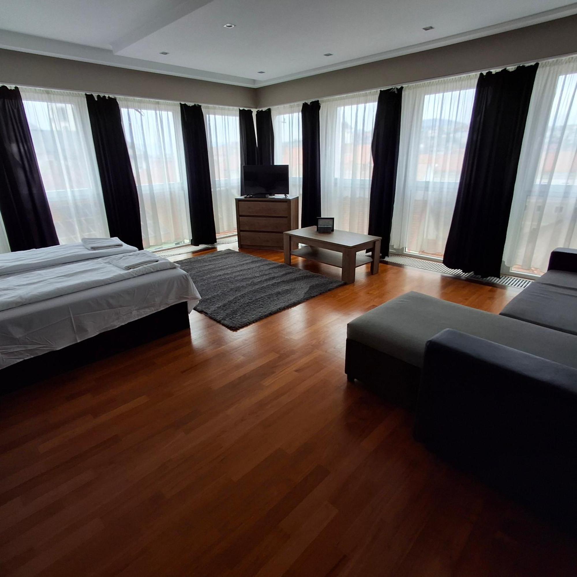אגר Unicorniselit Apartmanok מראה חיצוני תמונה